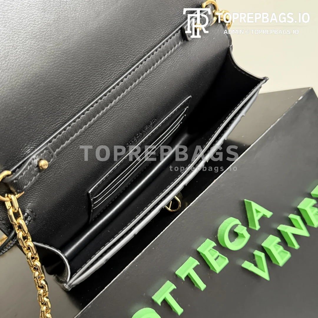 cmp_i1765763689433_6050_0_8 Bottega Veneta Andiamo in Black