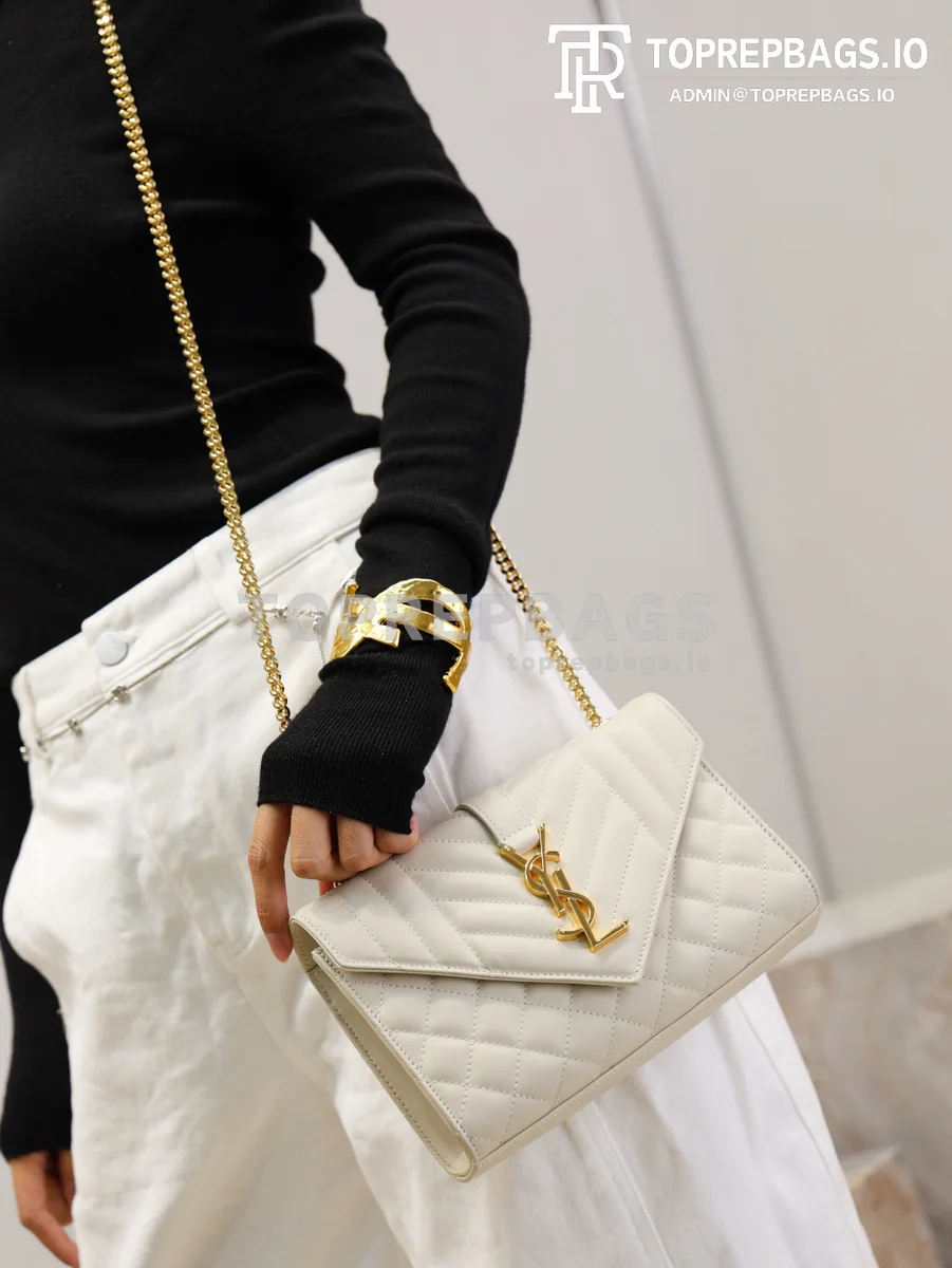 cmp_i1767779870700_4356_0_0 YSL Envelope Small in White