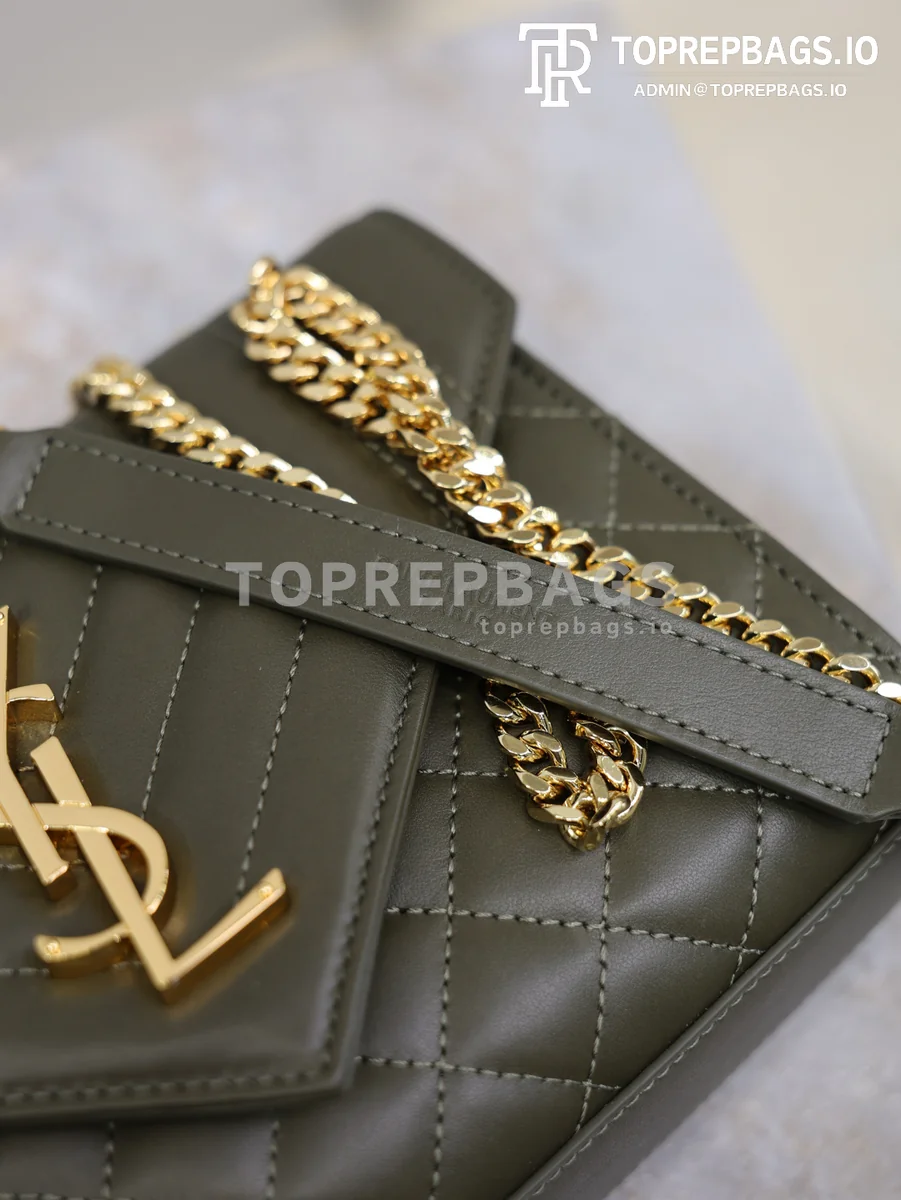 cmp_i1767780884470_5991_0_4 YSL Envelope Small in Green