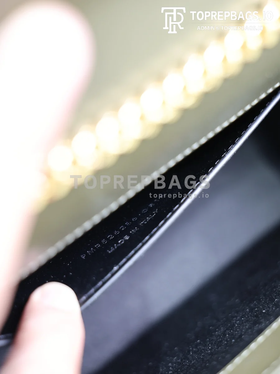 cmp_i1767780886191_7542_0_7 YSL Envelope Small in Green