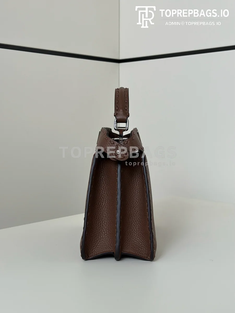 cmp_i1769161561564_4254_0_1 Fendi Peekaboo Small in Brown