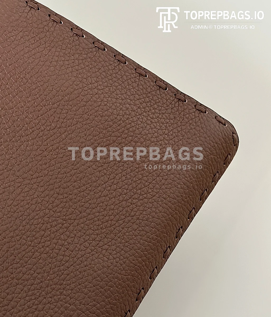 cmp_i1769161563659_120_0_4 Fendi Peekaboo Small in Brown
