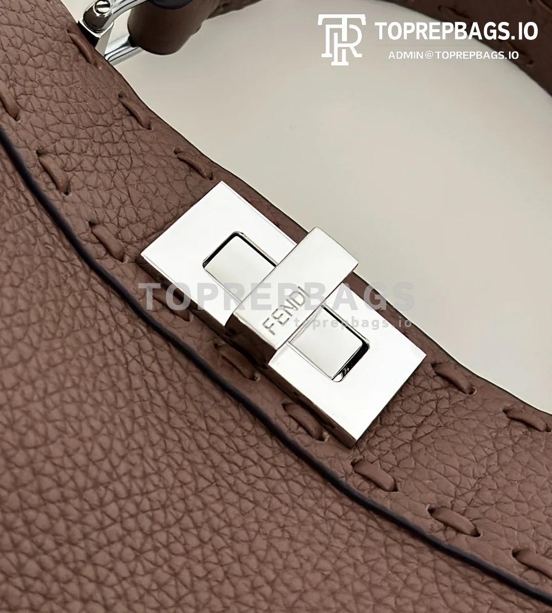 cmp_i1769161563866_4141_0_3 Fendi Peekaboo Small in Brown