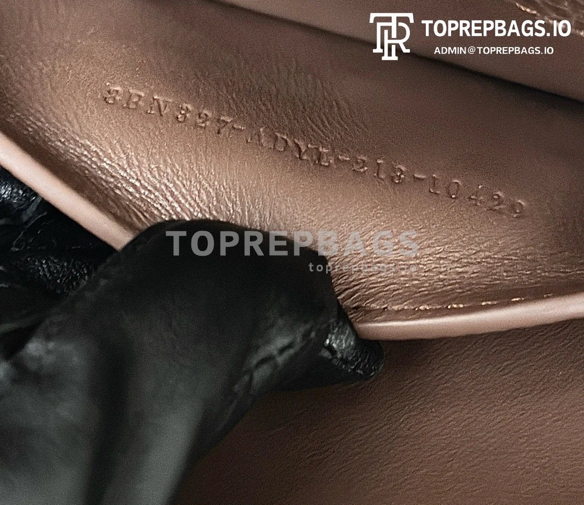 cmp_i1769161563872_7845_0_7 Fendi Peekaboo Small in Brown