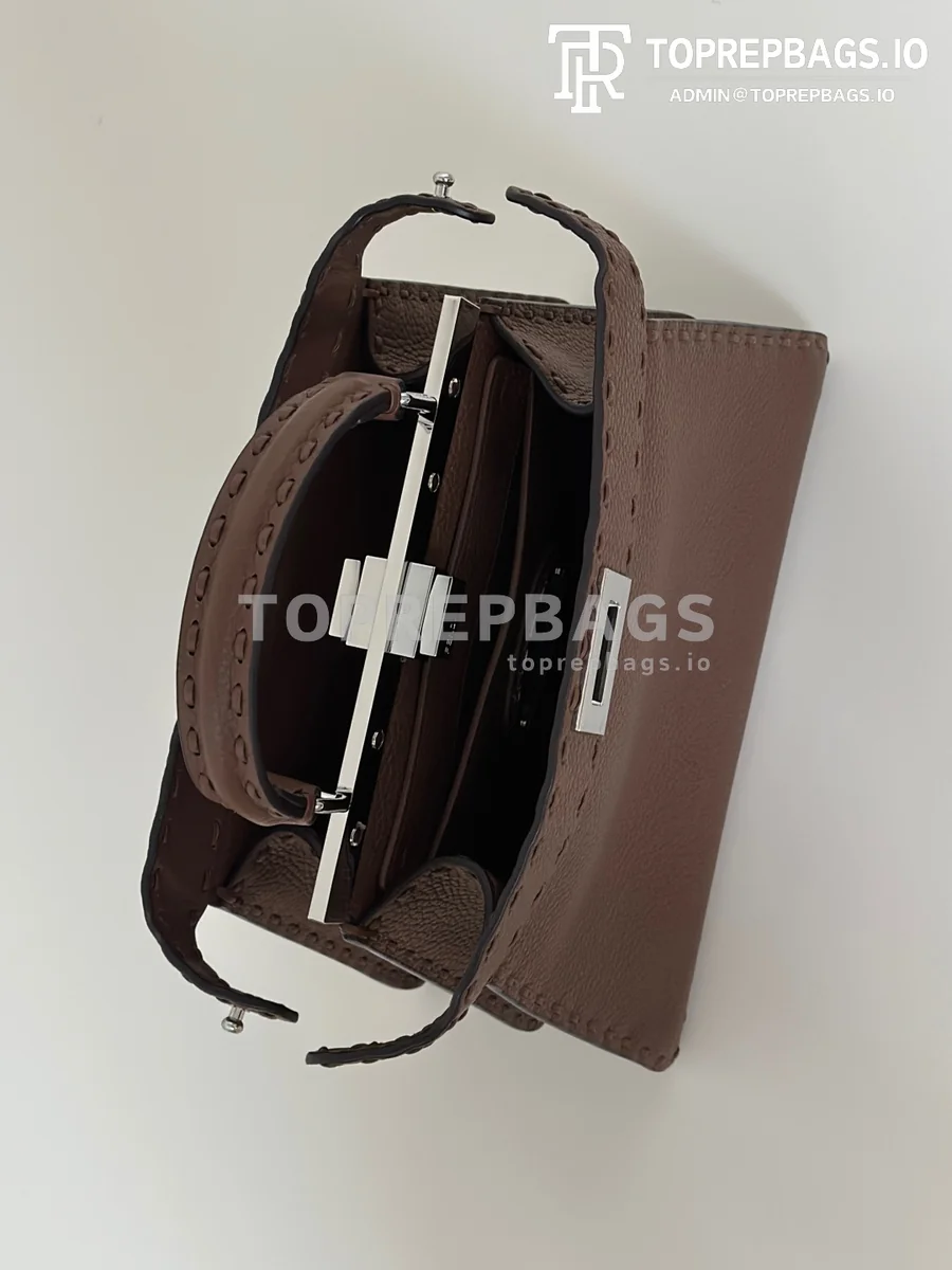 cmp_i1769161563873_6873_0_8 Fendi Peekaboo Small in Brown