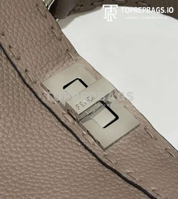 cmp_i1769161936450_4515_0_3 Fendi Peekaboo Small in Taupe