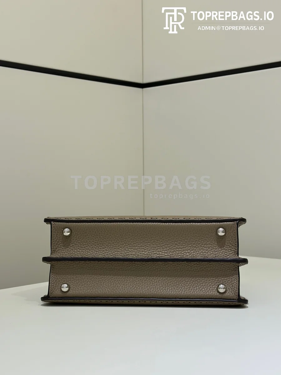 cmp_i1769161937184_3832_0_2 Fendi Peekaboo Small in Taupe