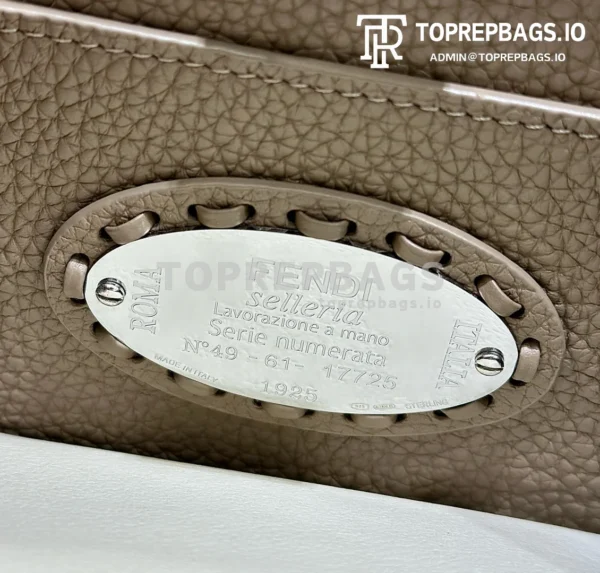 cmp_i1769161938759_5303_0_4 Fendi Peekaboo Small in Taupe