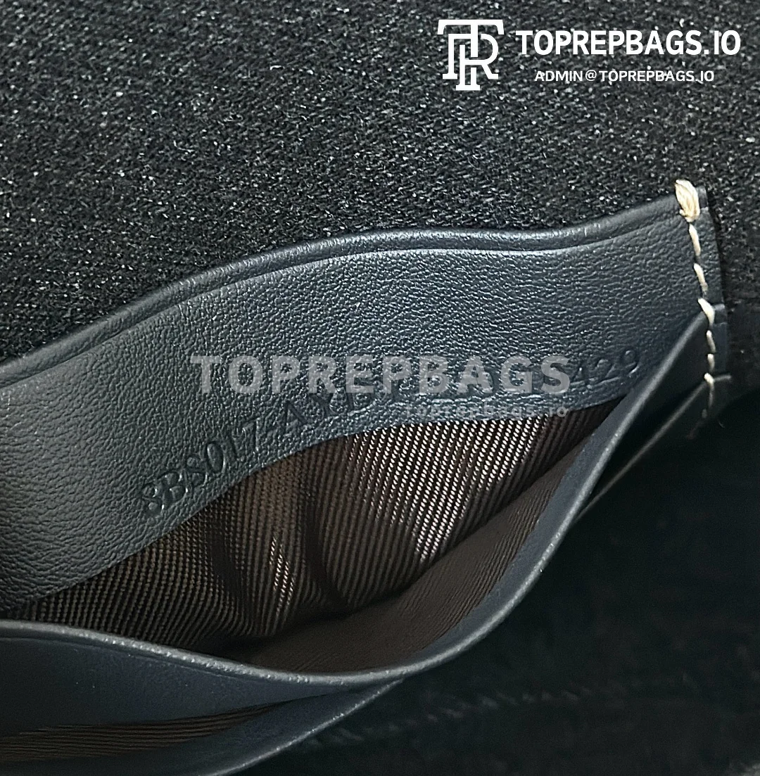 cmp_i1770631205178_3691_0_7 Fendi Baguette in Black