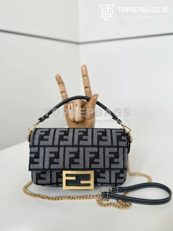 cmp_i1770631205944_9432_0_1 Fendi Baguette in Black