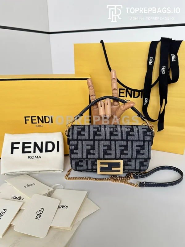 cmp_i1770631206142_5469_0_0 Fendi Baguette in Black