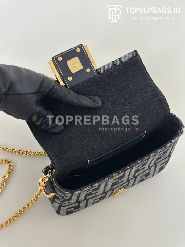 cmp_i1770631210661_6103_0_8 Fendi Baguette in Black