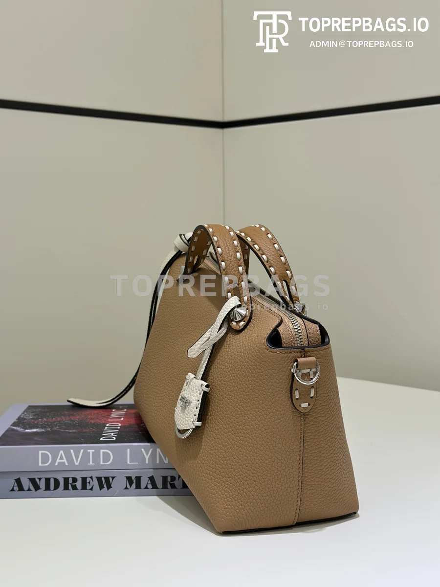 cmp_i1775122498917_4627_0_2 Fendi By The Way Selleria in Beige