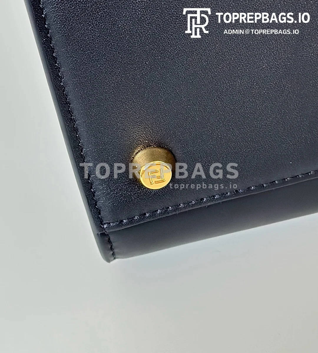 cmp_i1777897841616_2536_0_4 Fendi Way in Black