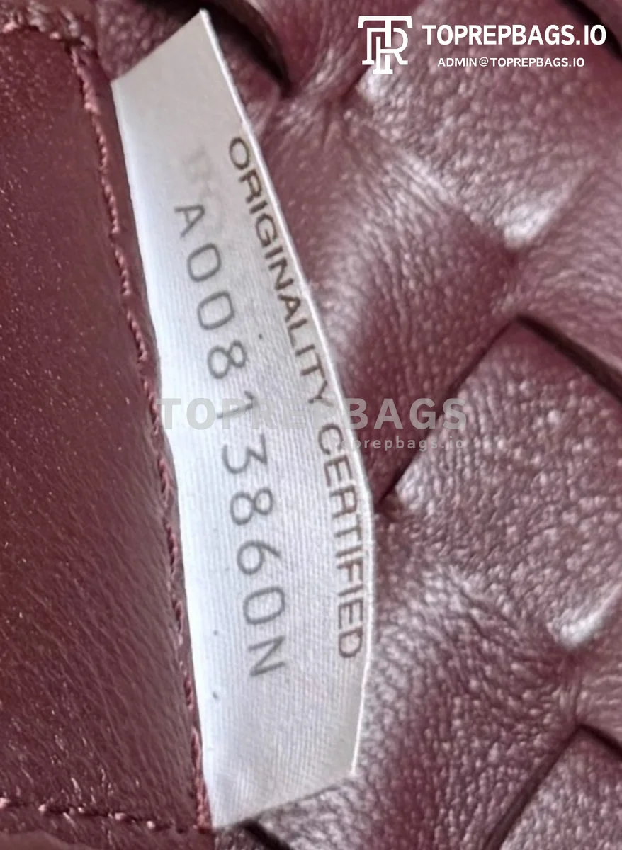 cmp_i1778570022691_2776_0_8 Bottega Veneta Campana in Burgundy