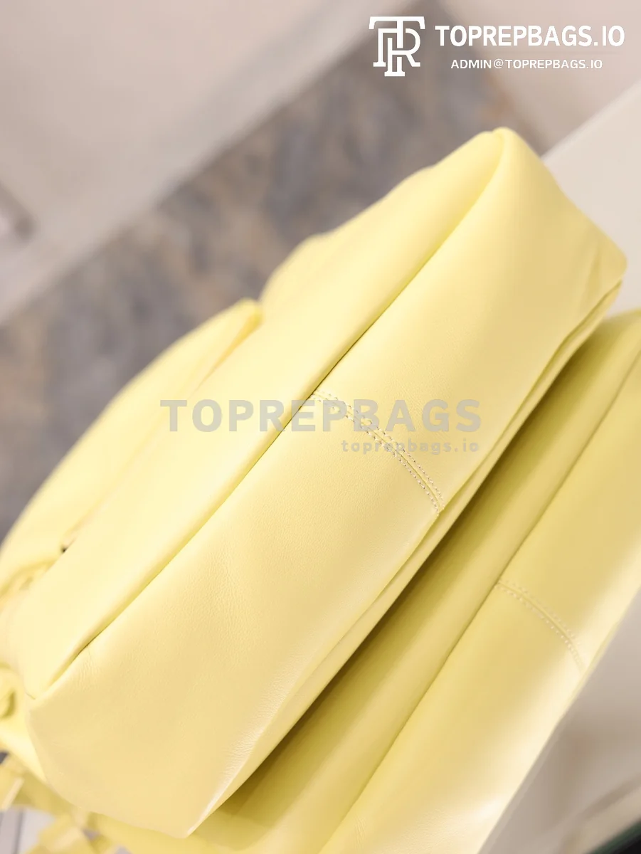 cmp_i1778829816319_1358_0_8 YSL Jamie 4.3 Pochon Small Bucket in Yellow