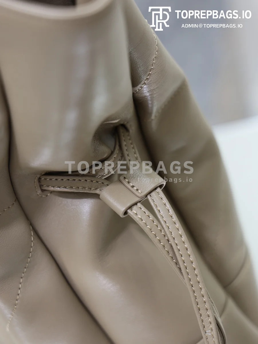 cmp_i1778830463111_2079_0_4 YSL Jamie 4.3 Large Pochon Bucket in Beige