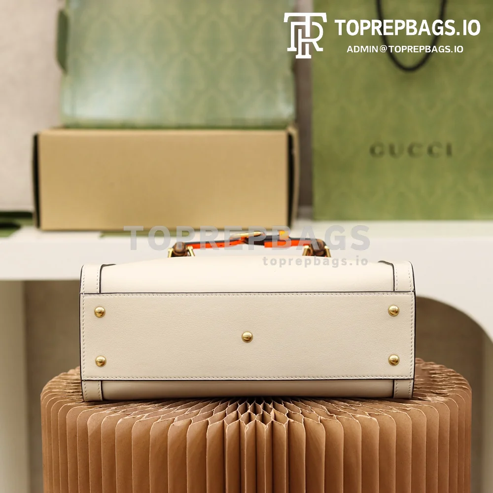 i1627806011_671_7 Gucci Diana Small in White