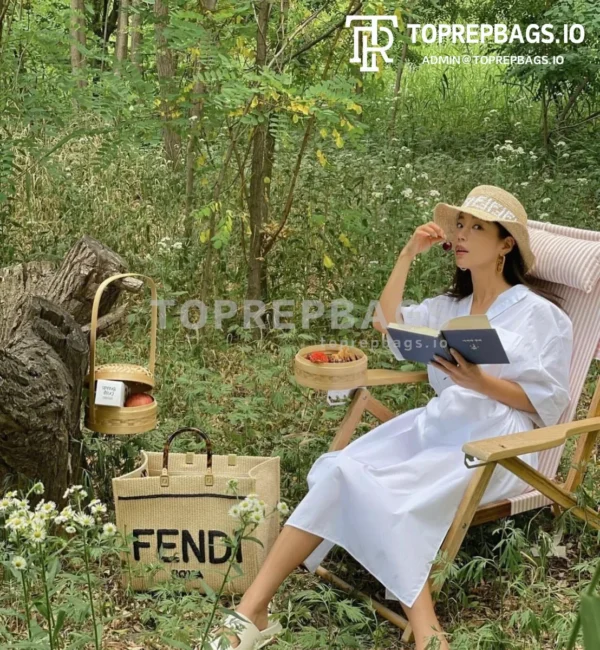 i1659327358_4200_1 Fendi Sunshine Shopper Mini in Beige
