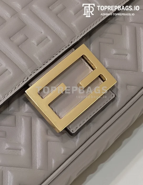 i1661594179_4567_4 Fendi Baguette in Grey