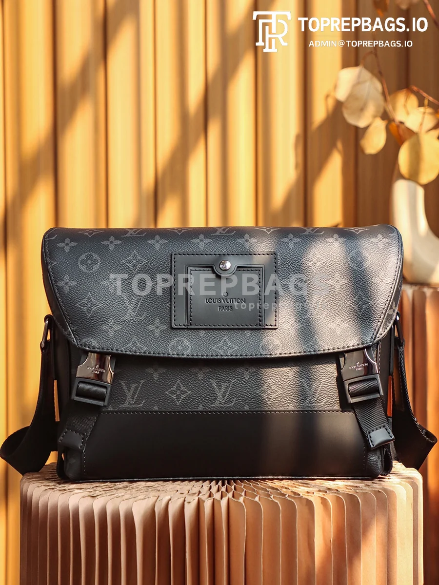i1666342518_2712_7 Louis Vuitton Voyager Messenger in Black