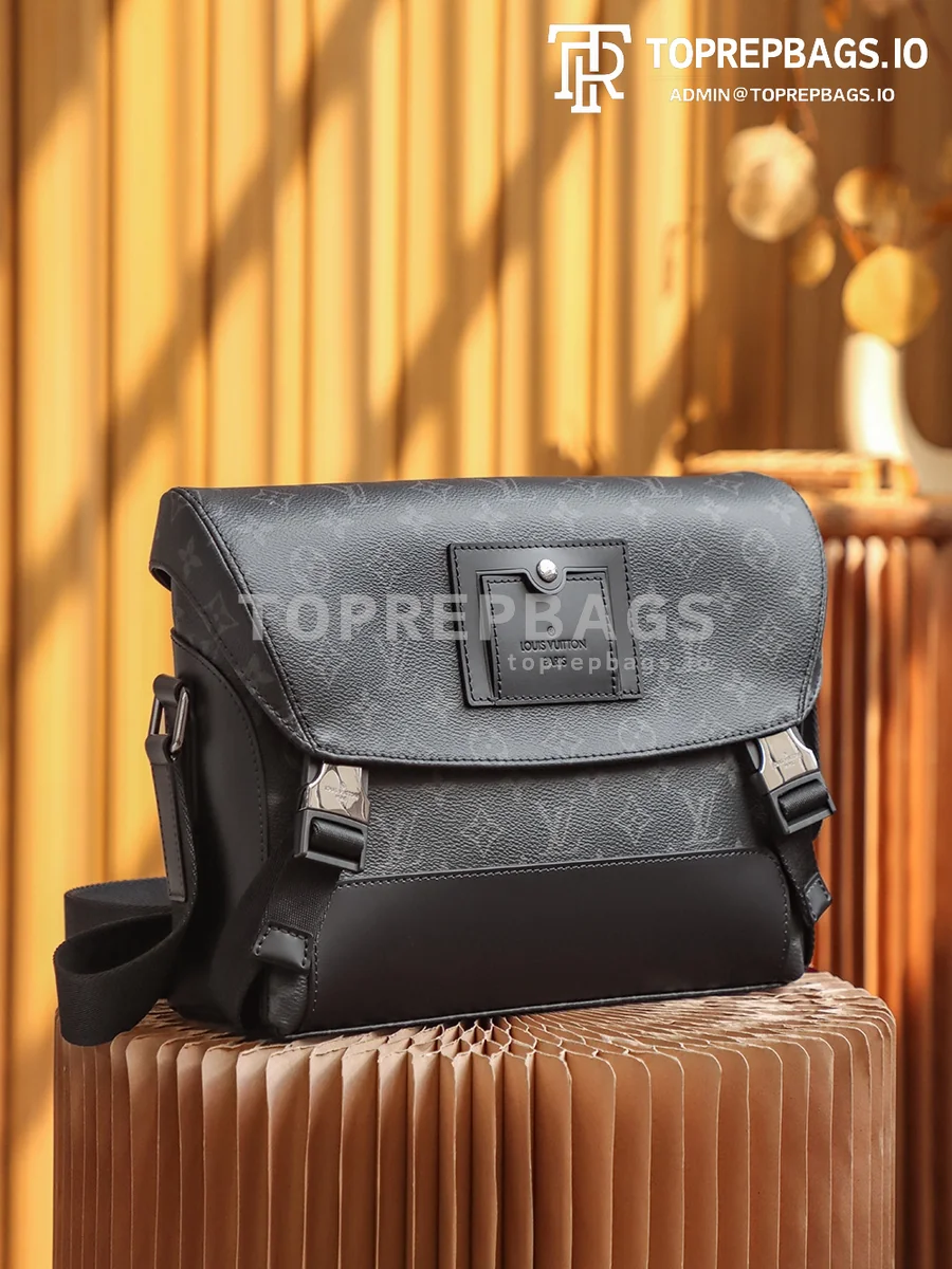 i1666342518_2784_4 Louis Vuitton Voyager Messenger in Black