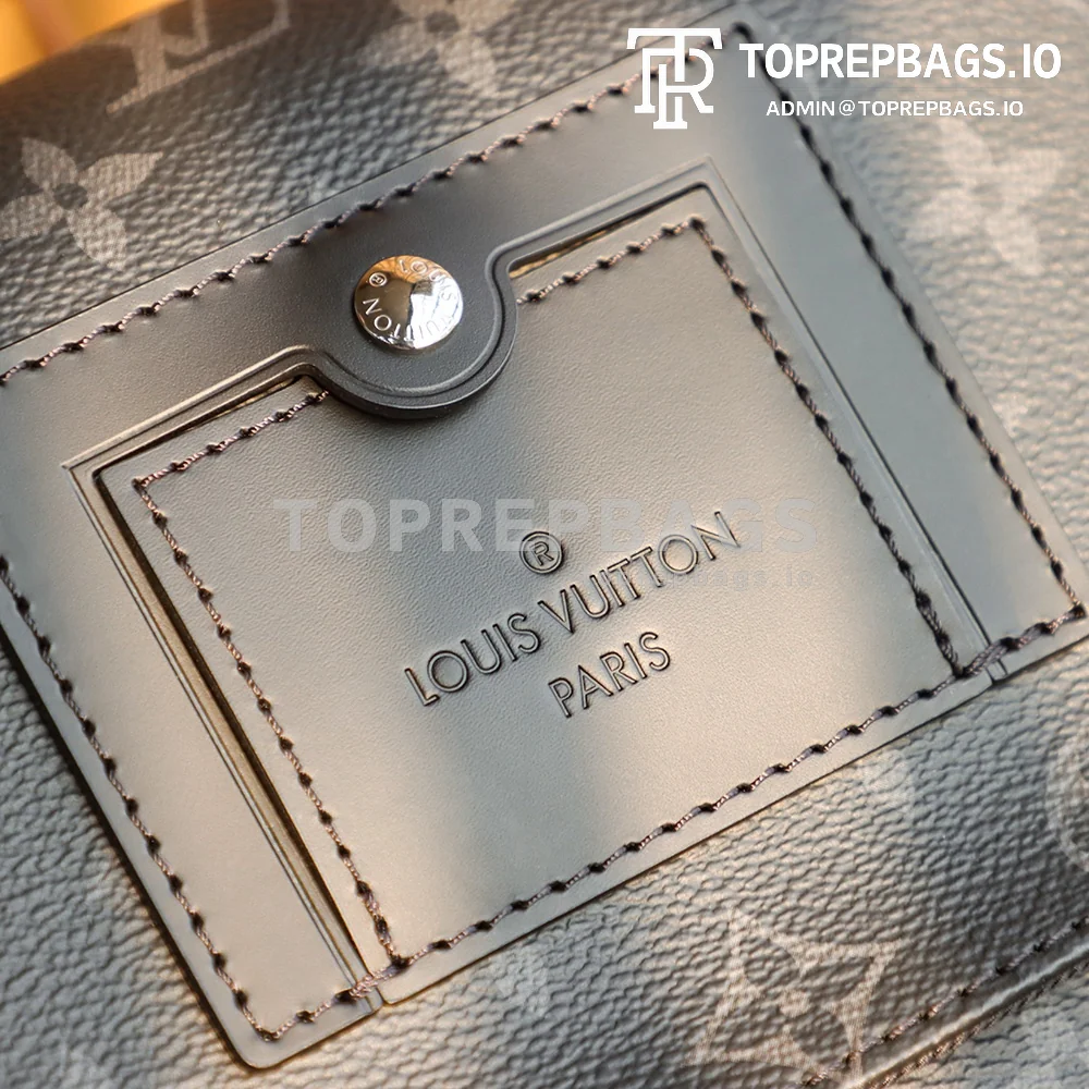 i1666346321_1658_0 Louis Vuitton Voyager Messenger in Black