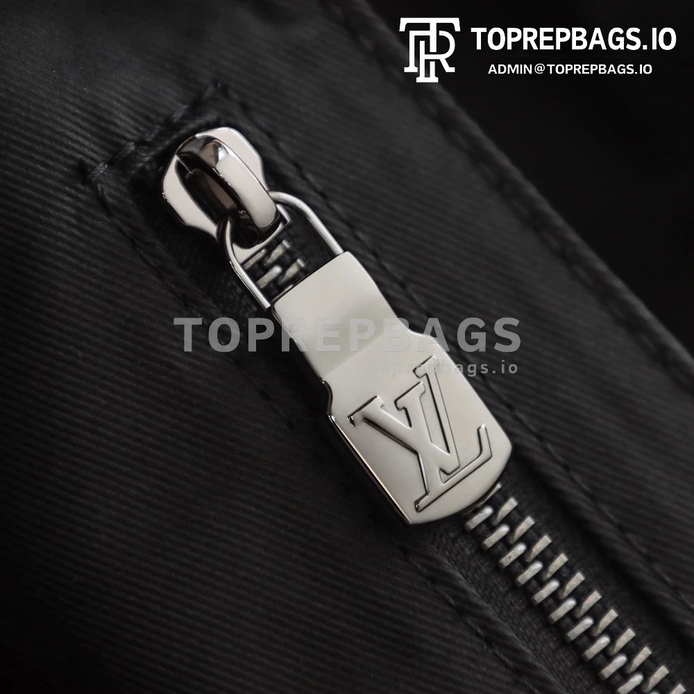 i1666346321_5754_3 Louis Vuitton Voyager Messenger in Black