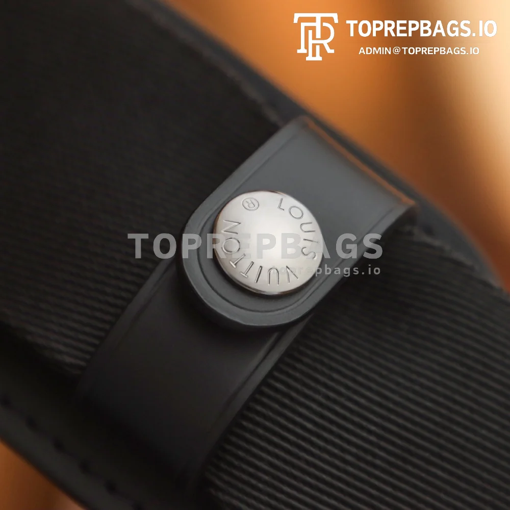 i1666346321_6158_7 Louis Vuitton Voyager Messenger in Black