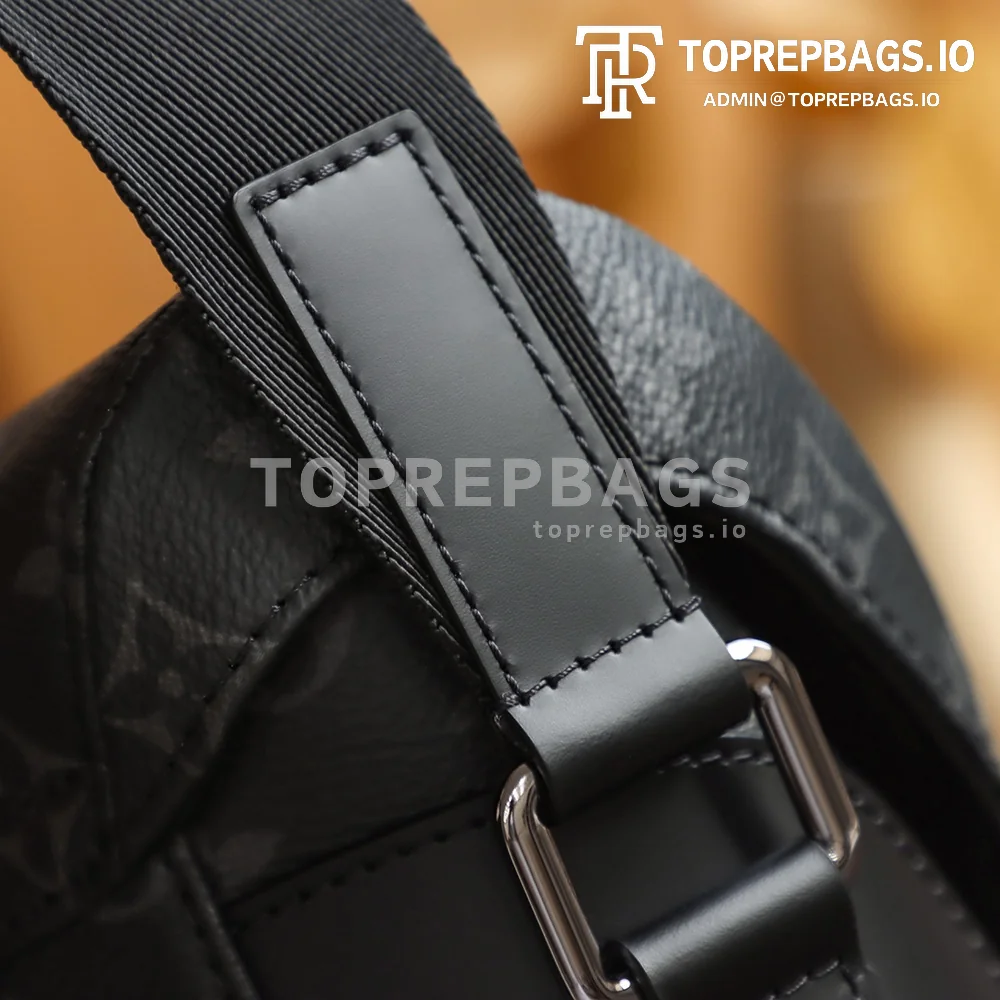 i1666346321_8192_8 Louis Vuitton Voyager Messenger in Black