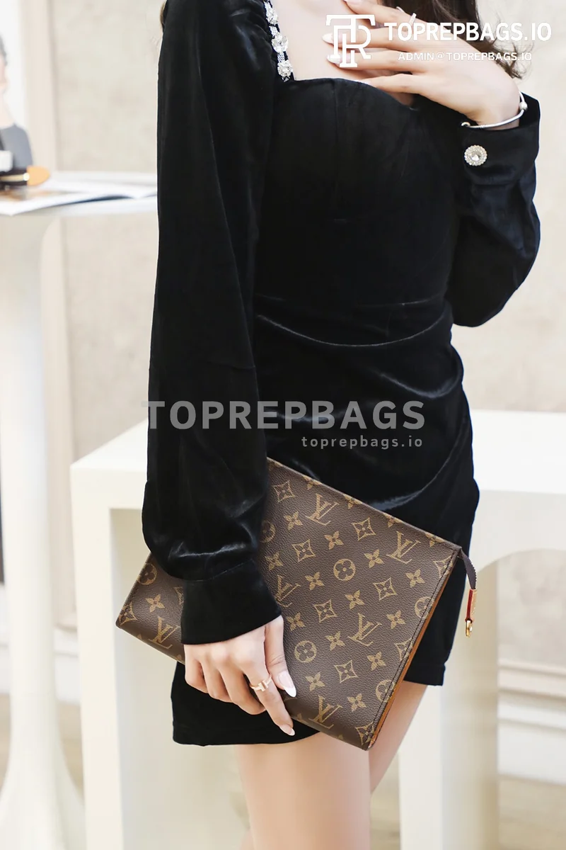 i1666945020_2264_4 Louis Vuitton Toiletry 26 Small in Brown
