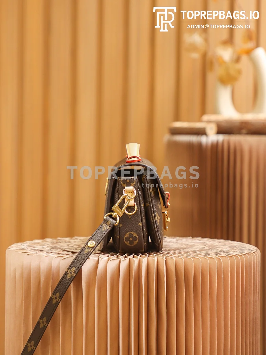 i1668696287_491_4 Louis Vuitton Pochette Metis Hobo in Brown