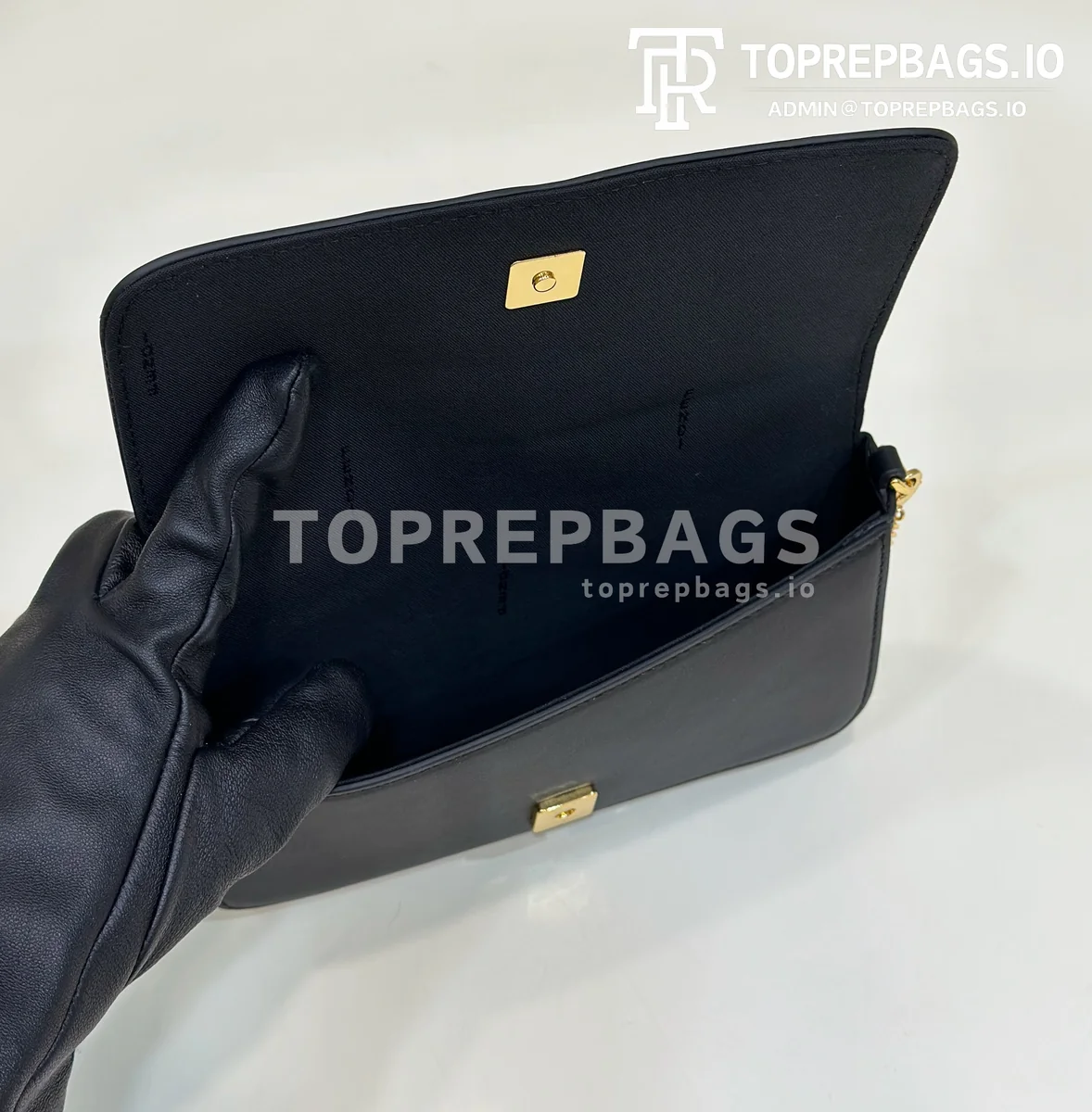 i1681986501_1876_8 Fendi Wallet in Black