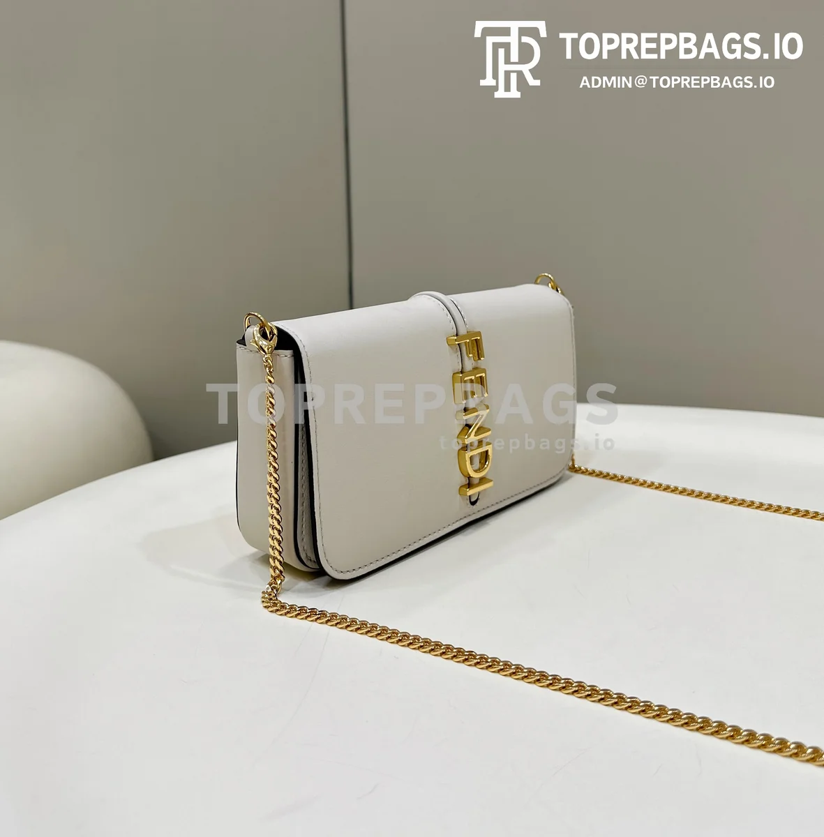 i1681986606_220_2 Fendi Fendigraphy in White