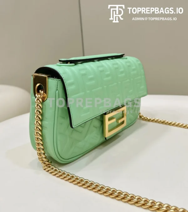 i1683883470_3248_2 Fendi Baguette in Green