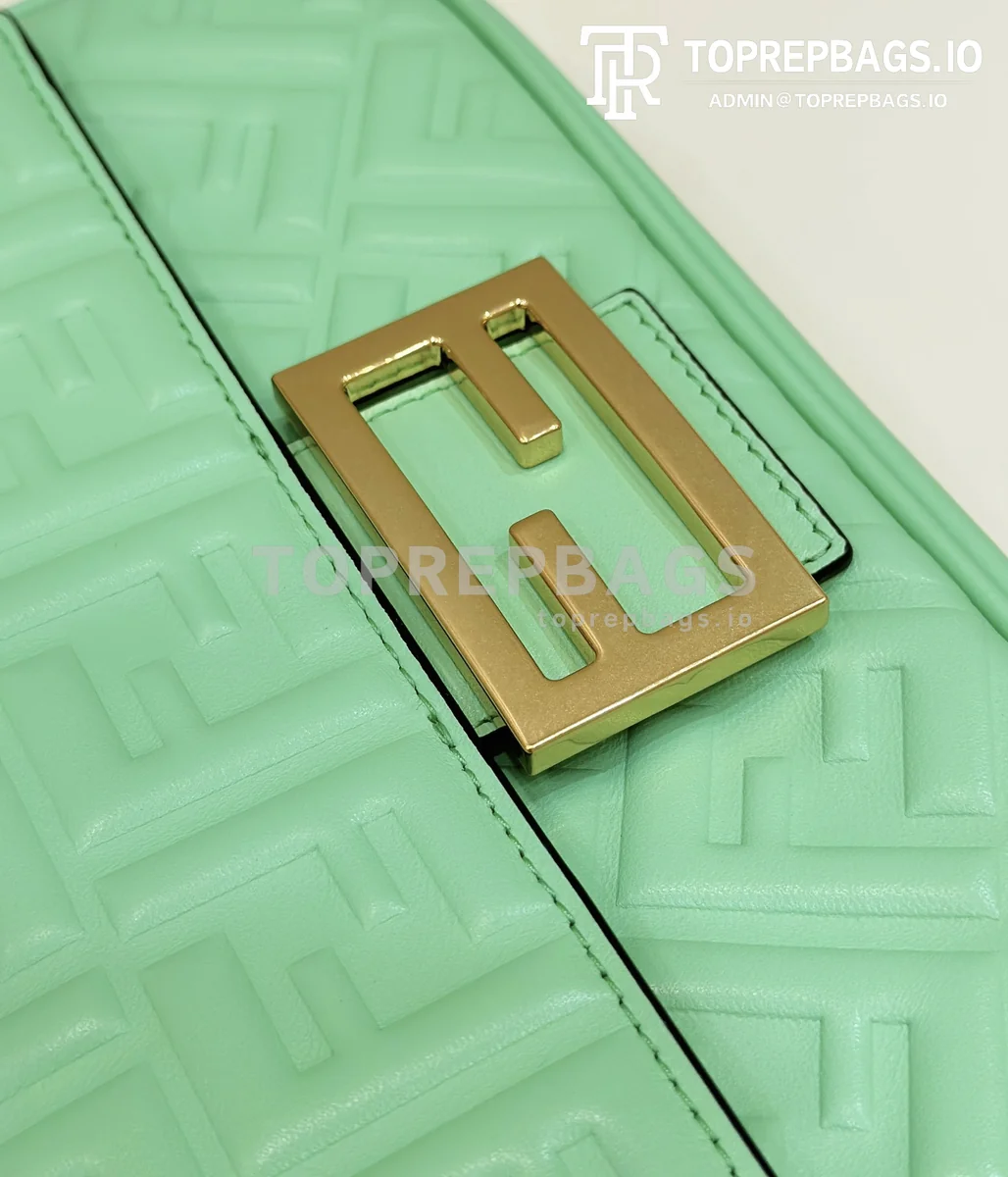 i1683883470_3941_4 Fendi Baguette in Green