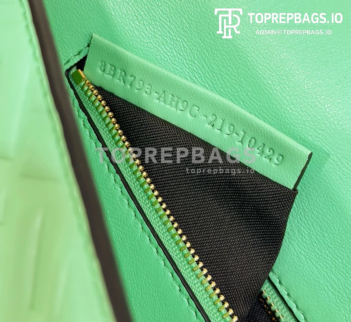 i1683883470_6897_6 Fendi Baguette in Green