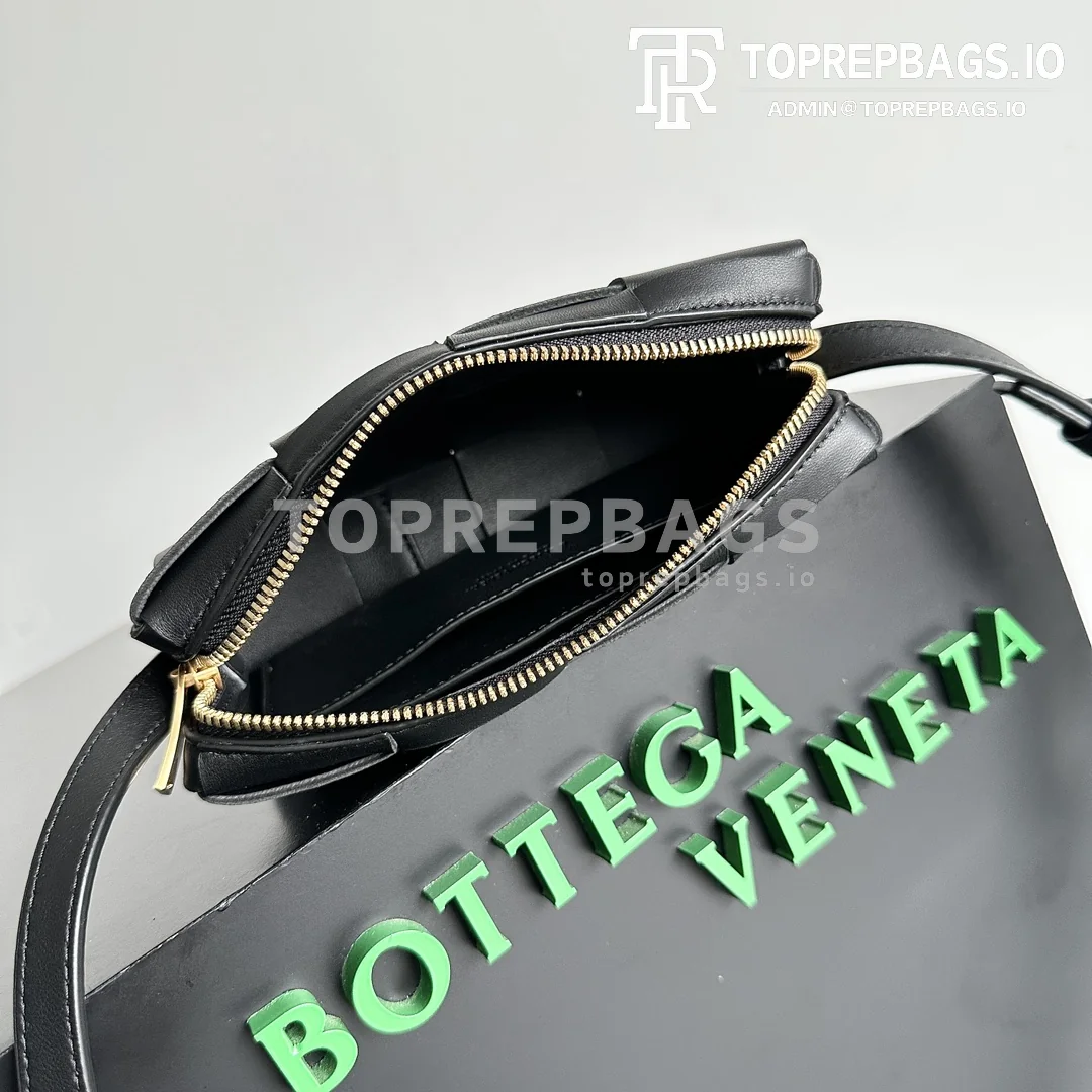 i1686839652_6071_8 Bottega Veneta Brick Cassette in Black