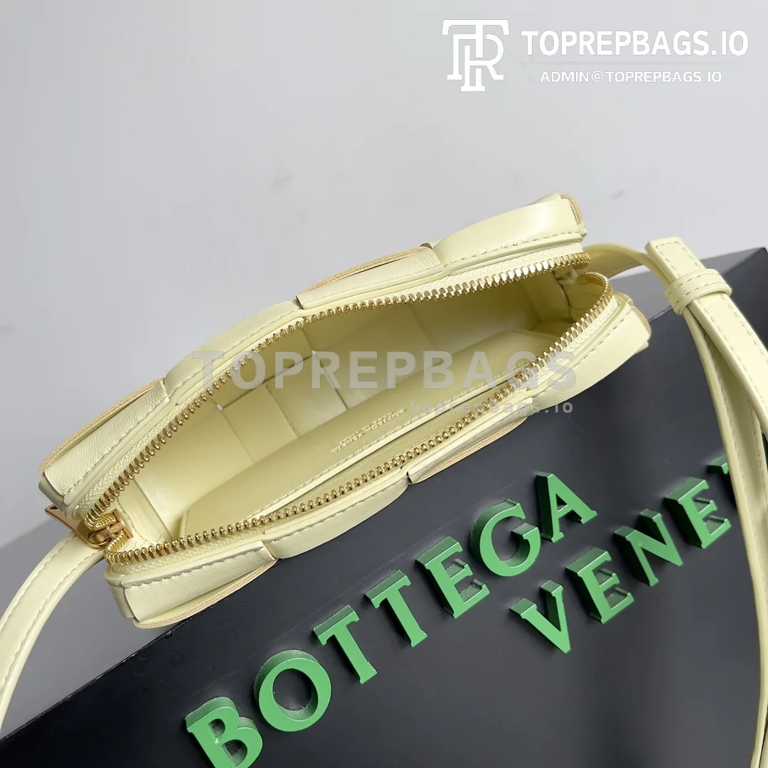 i1689834059_5773_8 Bottega Veneta Brick Cassette Small in Green