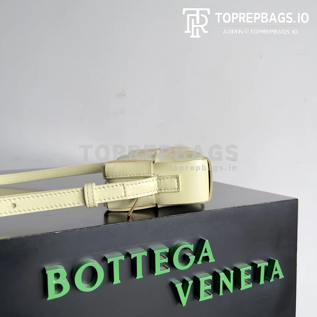 Bottega Veneta Brick Cassette Small in Green