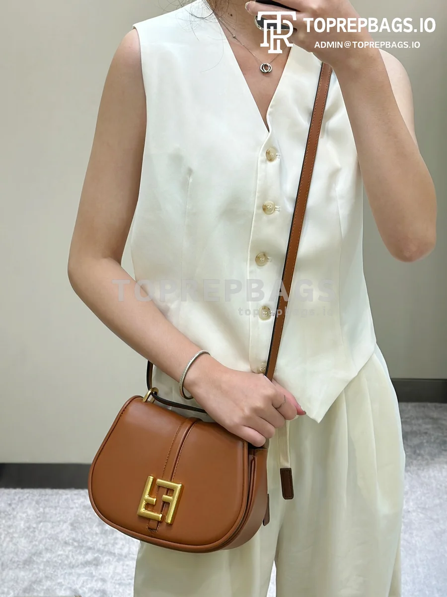 i1690616355_1213_0 Fendi C'mon in Brown