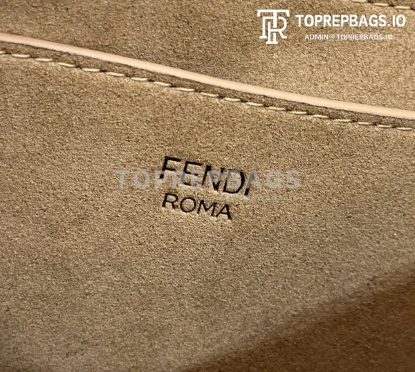 i1690799559_224_7 Fendi C'mon in White