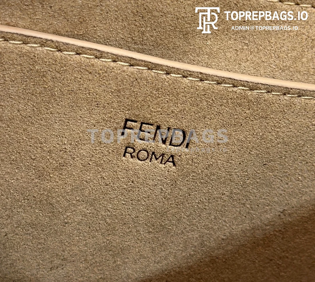 i1690799559_224_7 Fendi C'mon in White