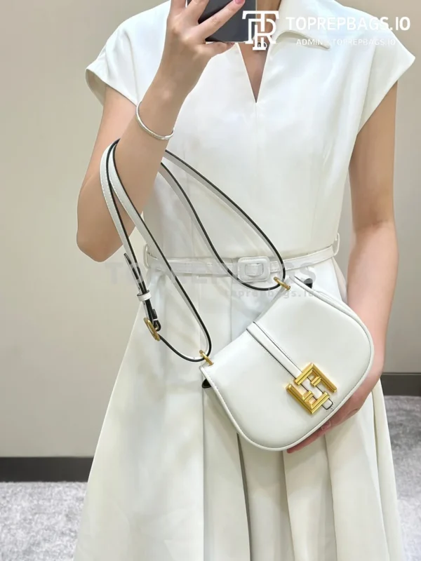 i1690799624_5869_0 Fendi C'mon in White