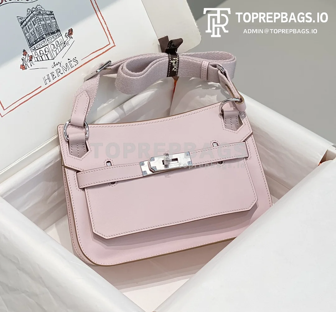 i1692949810_4379_0 Hermes Jypsiere Mini in Pink