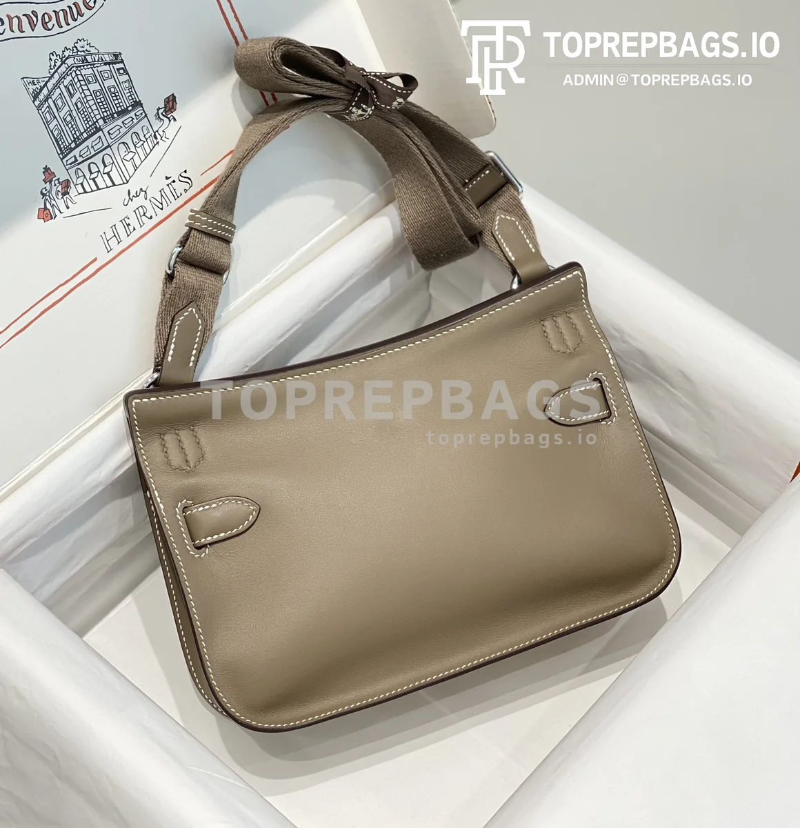 i1692949984_227_1 Hermes Jypsiere Mini in Taupe
