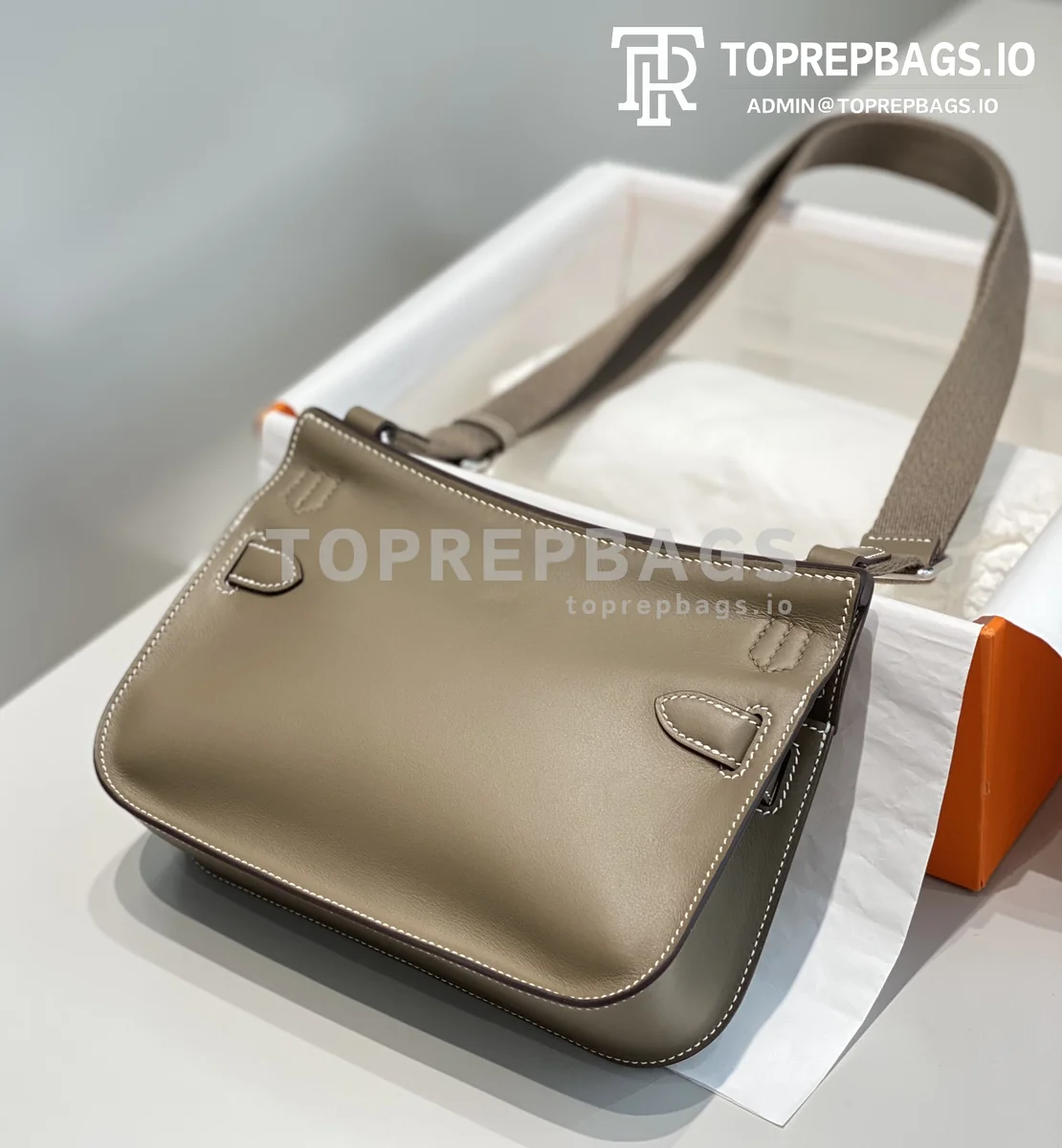 i1692949984_6934_3 Hermes Jypsiere Mini in Taupe