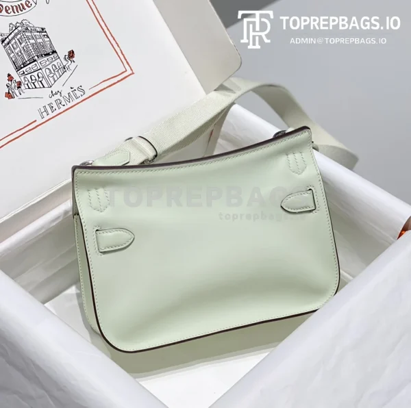 i1692962100_1850_1 Hermes Jypsiere Mini in Green