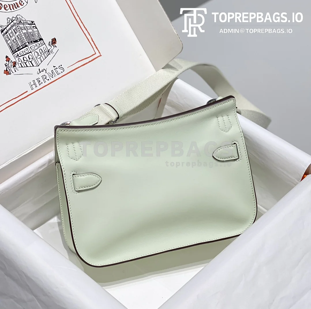 i1692962100_1850_1 Hermes Jypsiere Mini in Green
