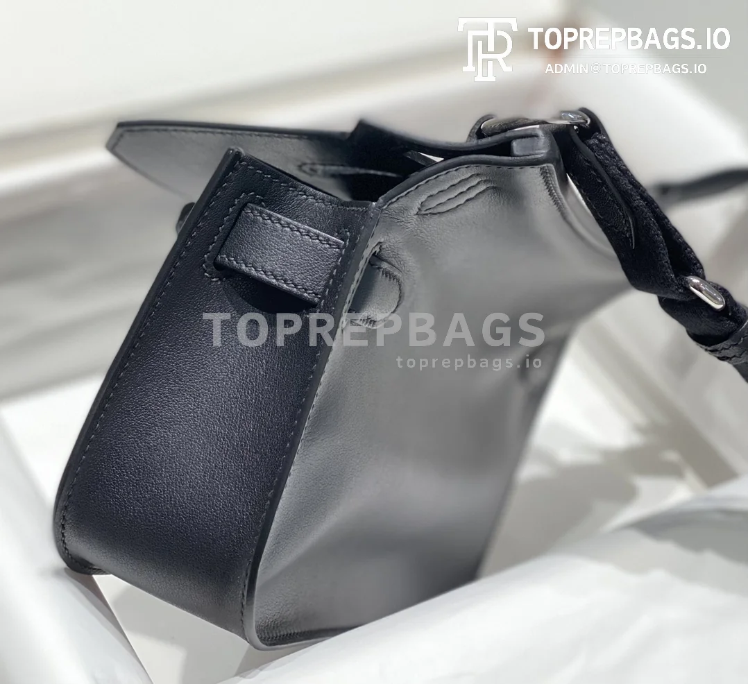 i1692962175_2341_2 Hermes Jypsiere Mini in Black